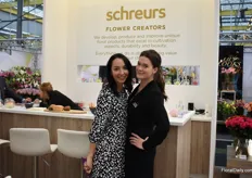 The girls from Schreurs, Julia Pogor and Lisa Bakker, gave all the visitors at their stand the ins and outs of the existing and new varieties that Scheurs showed at the fair.